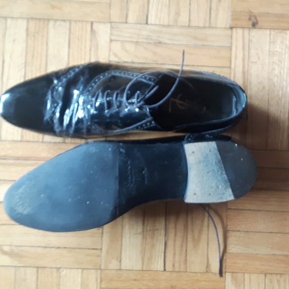 Mens Shoe - Picture 2 of 3